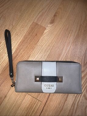 GUESS Taupe, White & Black Zip Wallet with Wristlet